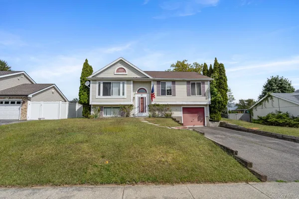 $450,000 | 41 Iris Circle, Beacon, NY 12508