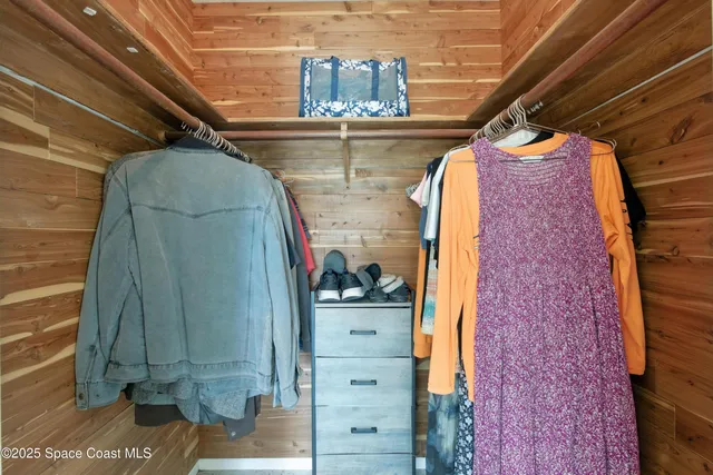 a view of walk in closet