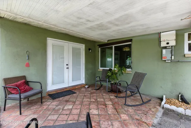 a view of a house with backyard and sitting area