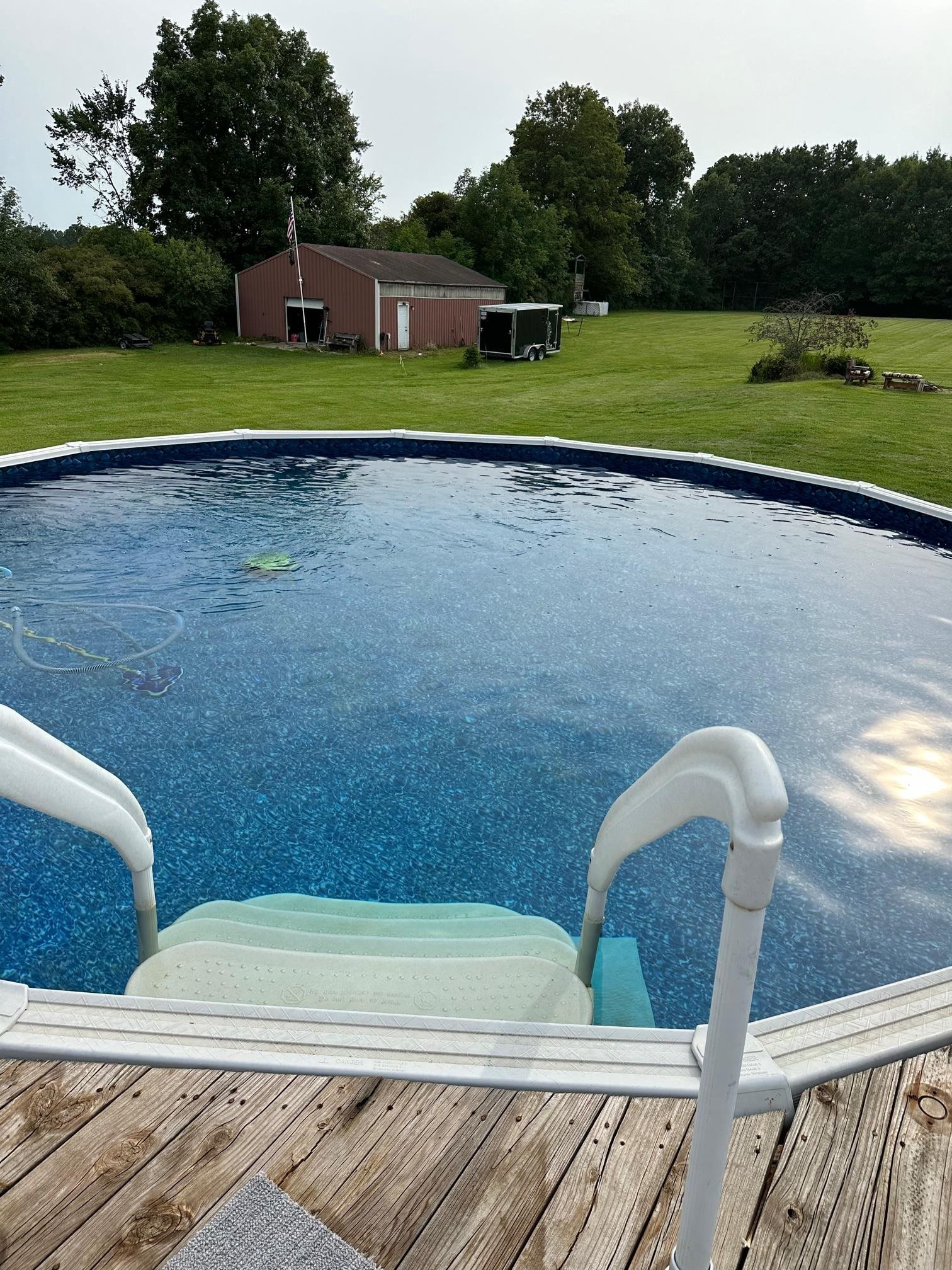 Relax in the pool