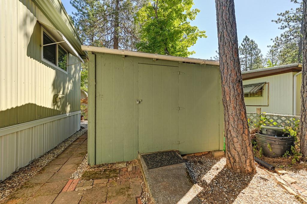 975 Amber Loop Grass Valley, CA 95945 - Photo 36 of 44 a backyard of a house with seating space