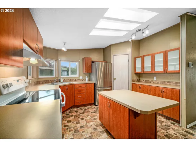 $110,000 | 835 Southeast 1st Avenue, Unit 14, Canby, OR 97013