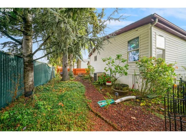 $110,000 | 835 Southeast 1st Avenue, Unit 14, Canby, OR 97013