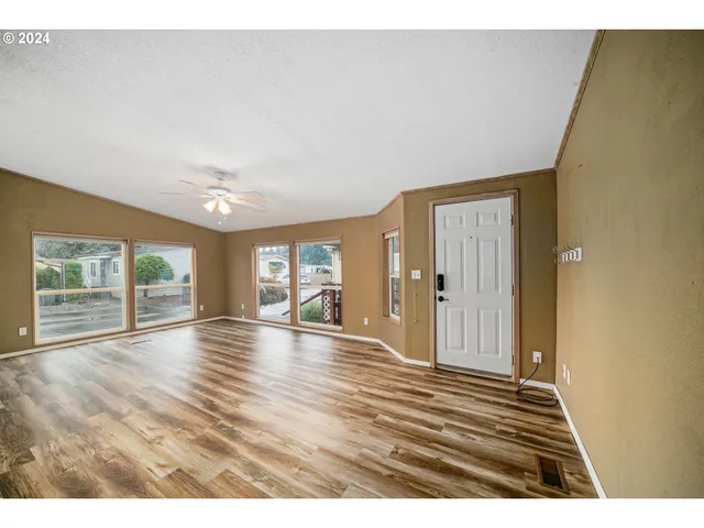 $110,000 | 835 Southeast 1st Avenue, Unit 14, Canby, OR 97013