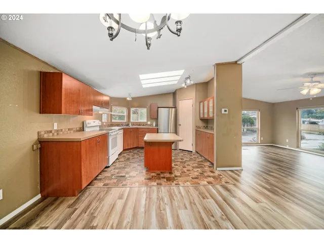 $110,000 | 835 Southeast 1st Avenue, Unit 14, Canby, OR 97013