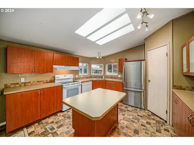 $110,000 | 835 Southeast 1st Avenue, Unit 14, Canby, OR 97013