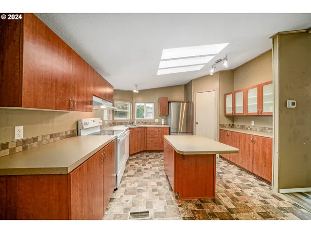 $110,000 | 835 Southeast 1st Avenue, Unit 14, Canby, OR 97013