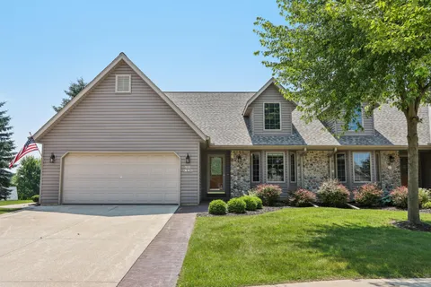 $464,900 | W203N16184 Pin Oak Circle, Jackson, WI 53037