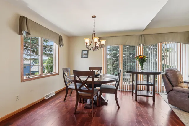 $464,900 | W203N16184 Pin Oak Circle, Jackson, WI 53037