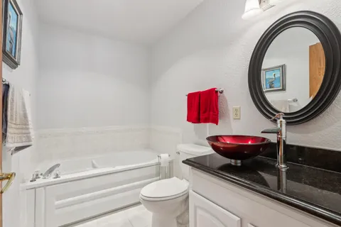 $464,900 | W203N16184 Pin Oak Circle, Jackson, WI 53037