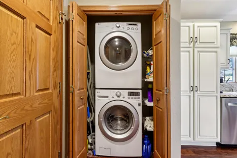 $464,900 | W203N16184 Pin Oak Circle, Jackson, WI 53037