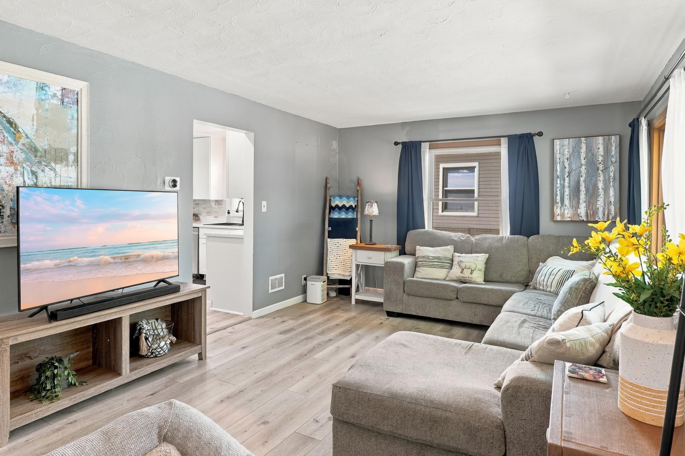 422 East Mission Road Green Bay, WI 54301 - Photo 10 of 74 Gallery Image 10