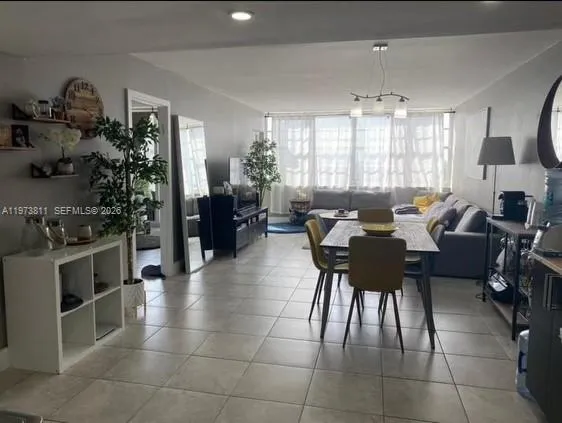 $1,700 | 1301 Northeast Miami Gardens Drive, Unit 1111W, Miami, FL 33179