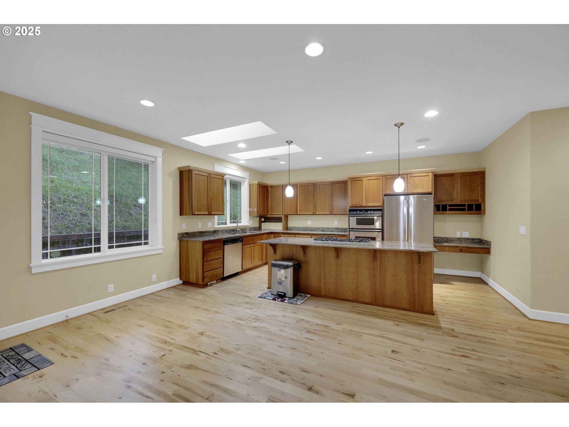 3085 Summit Sky Boulevard Eugene, OR 97405 - Photo 16 of 48 Kitchen
