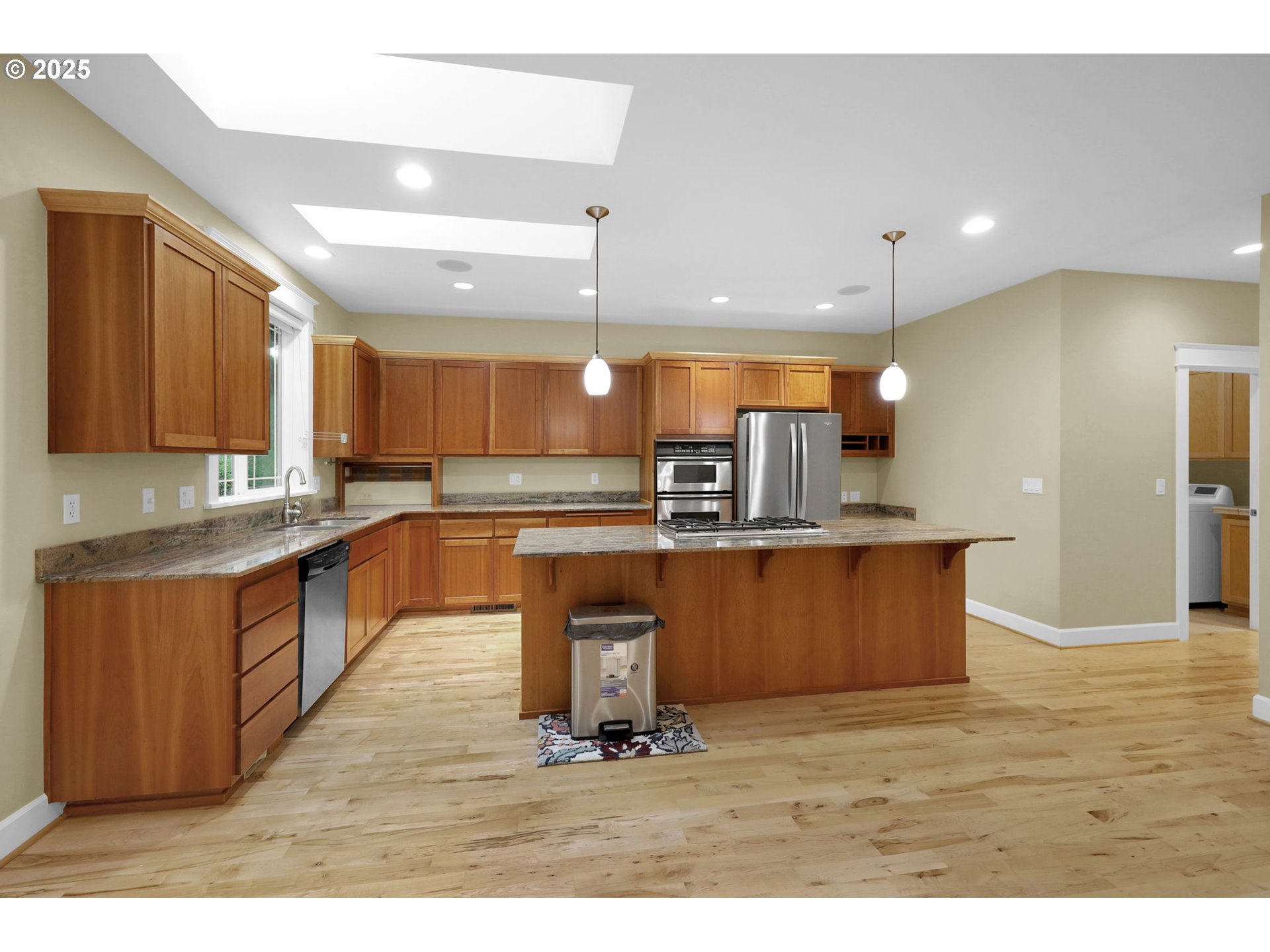 3085 Summit Sky Boulevard Eugene, OR 97405 - Photo 18 of 48 Kitchen