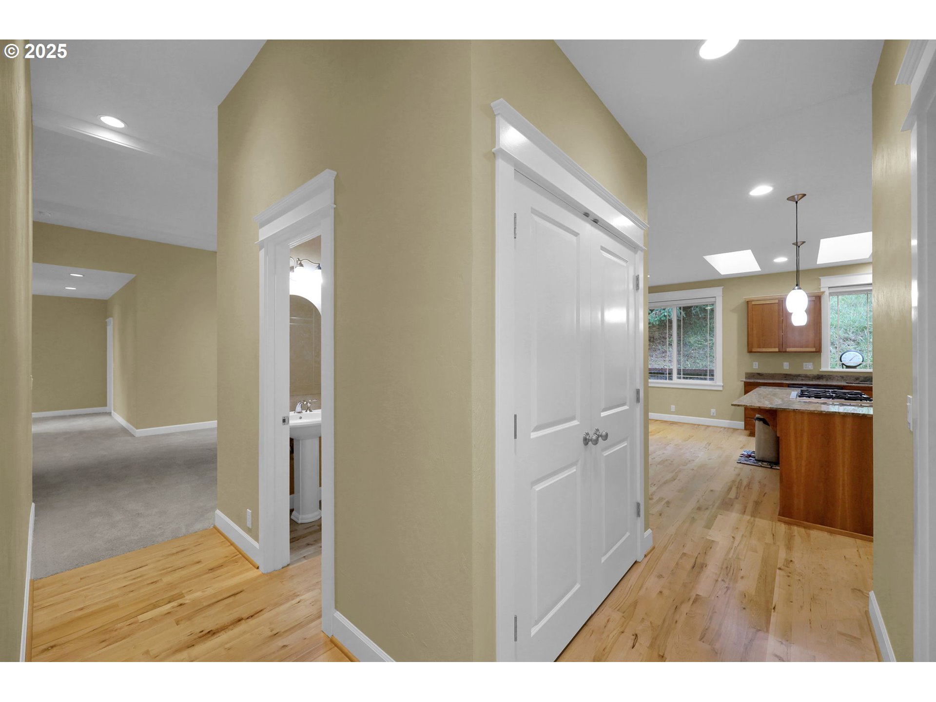 3085 Summit Sky Boulevard Eugene, OR 97405 - Photo 22 of 48 Bathroom