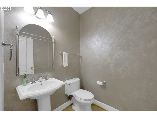 $879,000 | 3085 Summit Sky Boulevard, Eugene, OR 97405