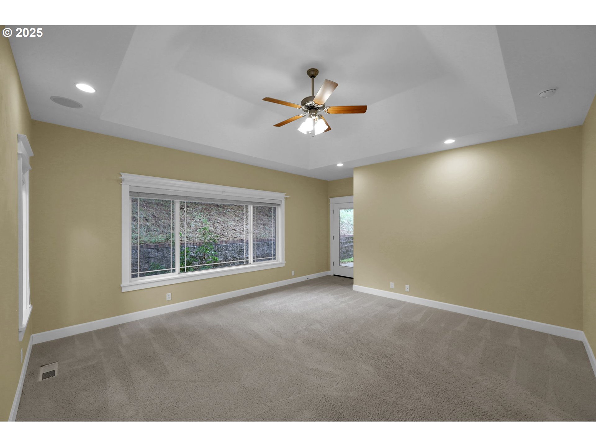 3085 Summit Sky Boulevard Eugene, OR 97405 - Photo 25 of 48 Bedroom, Owner's Suite