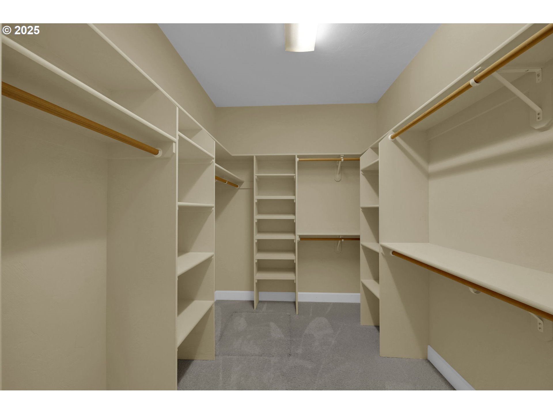 3085 Summit Sky Boulevard Eugene, OR 97405 - Photo 27 of 48 Bedroom, Owner's Suite