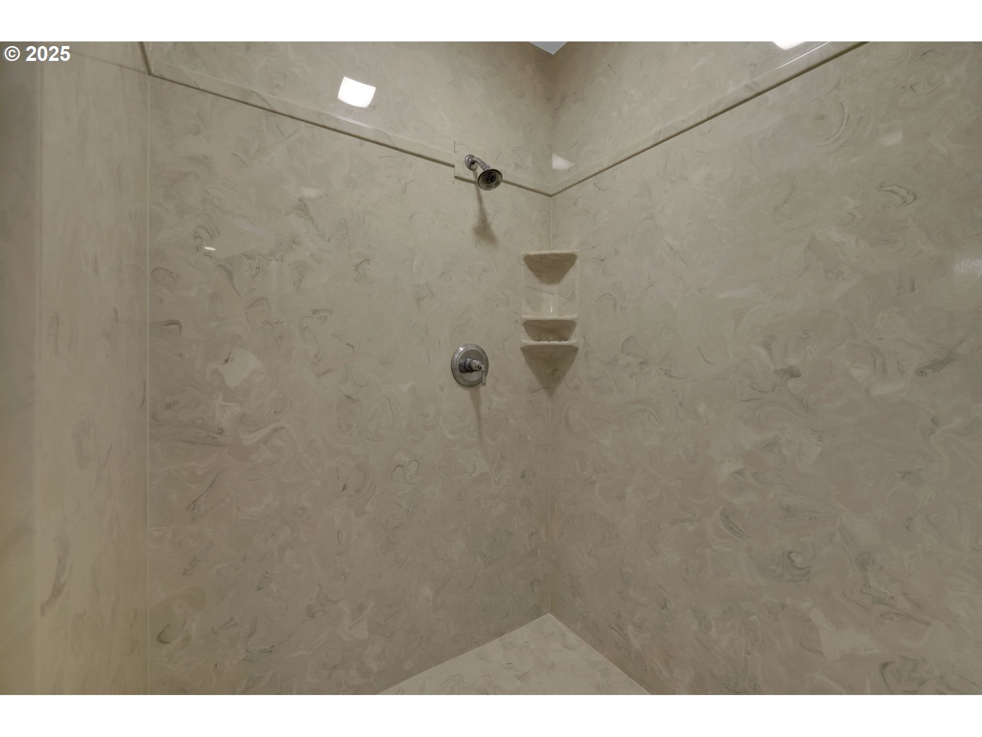 3085 Summit Sky Boulevard Eugene, OR 97405 - Photo 30 of 48 Bathroom, Attached