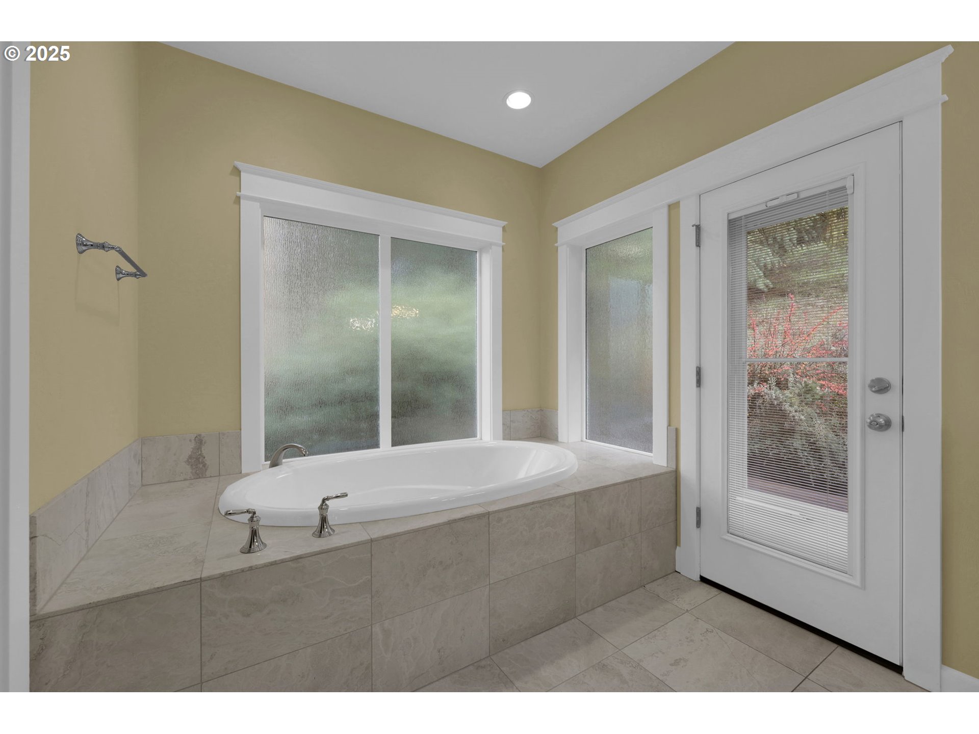 3085 Summit Sky Boulevard Eugene, OR 97405 - Photo 32 of 48 Bathroom, Attached