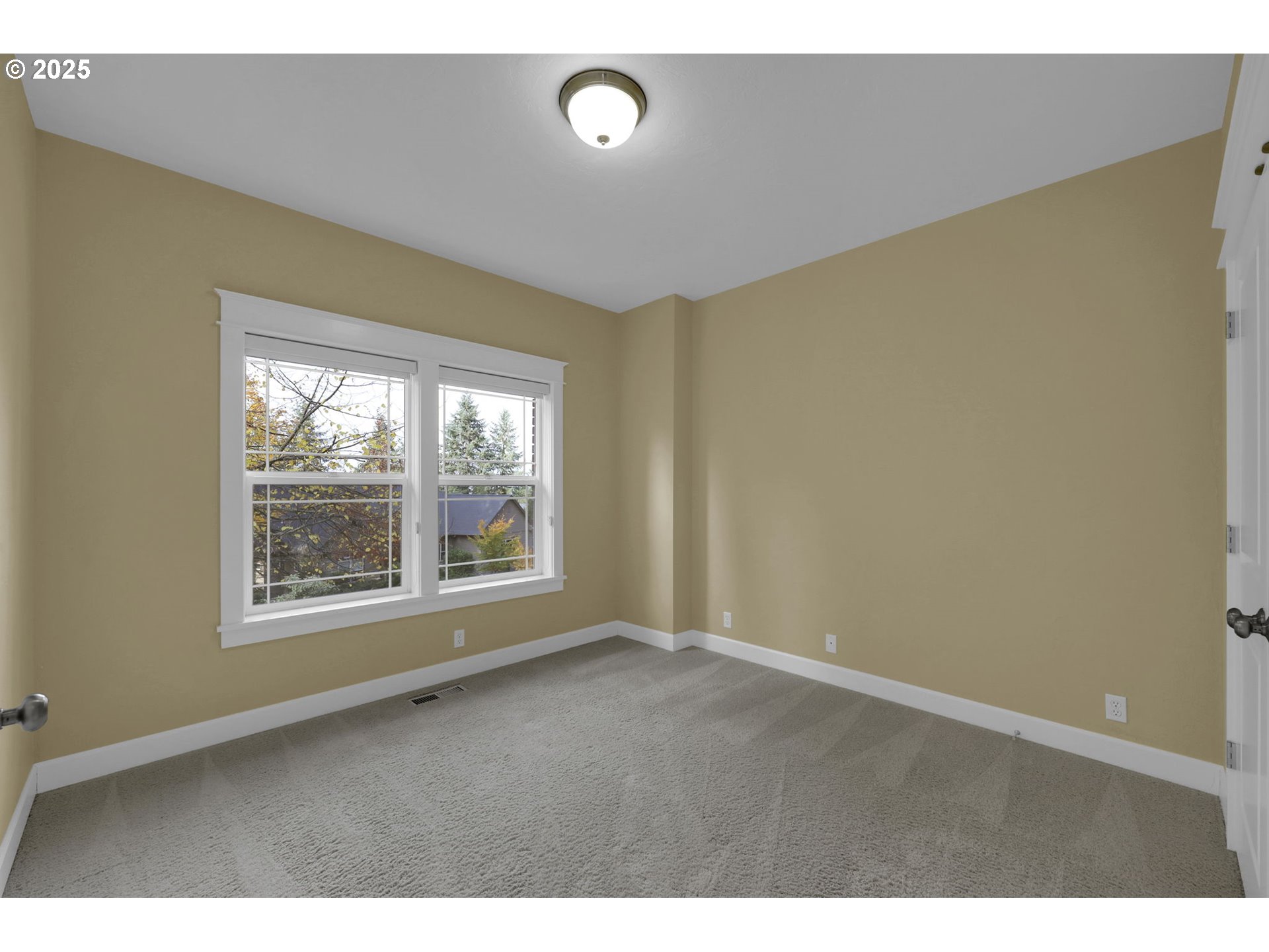 3085 Summit Sky Boulevard Eugene, OR 97405 - Photo 34 of 48 Bedroom