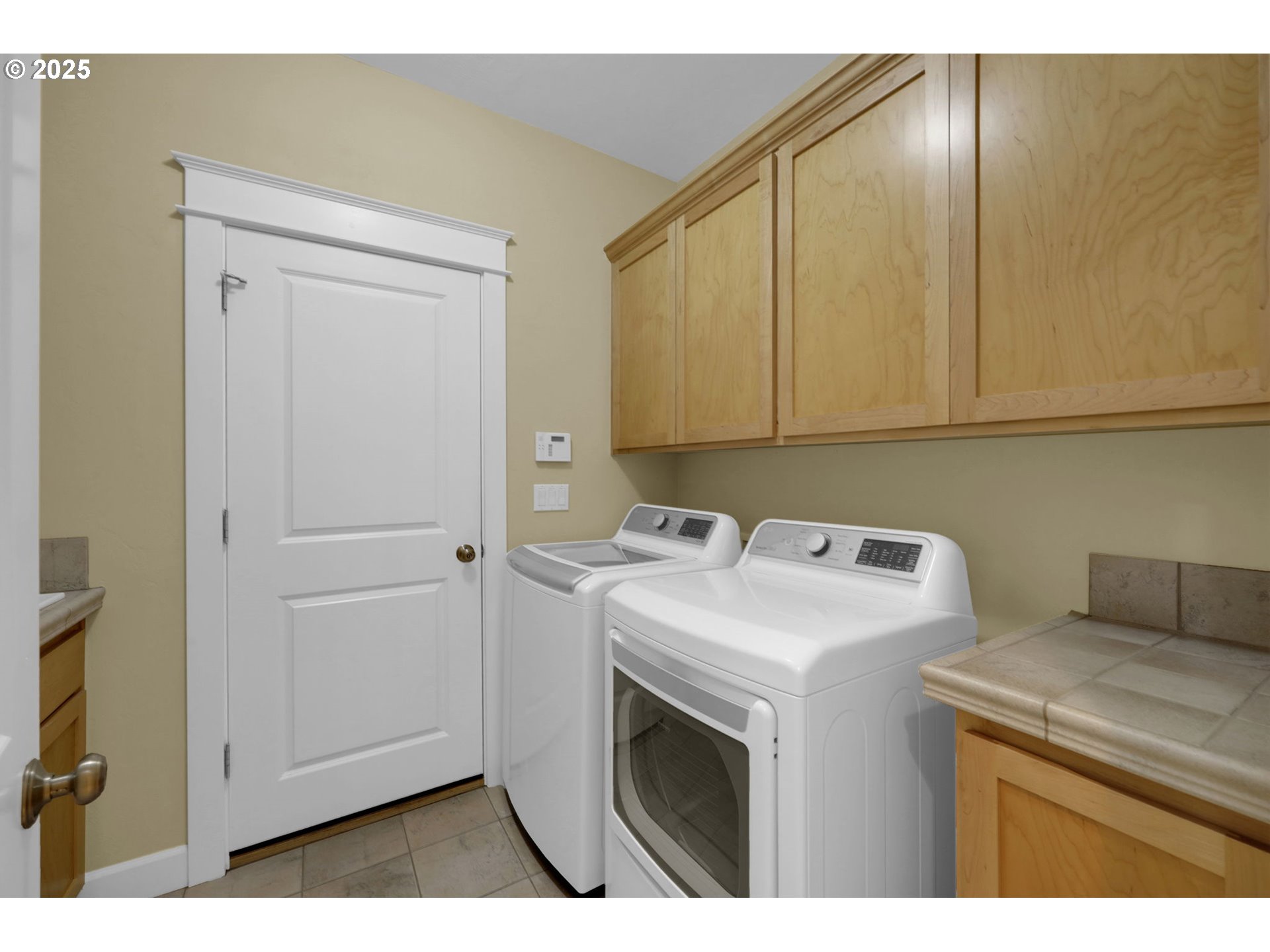 3085 Summit Sky Boulevard Eugene, OR 97405 - Photo 39 of 48 Laundry