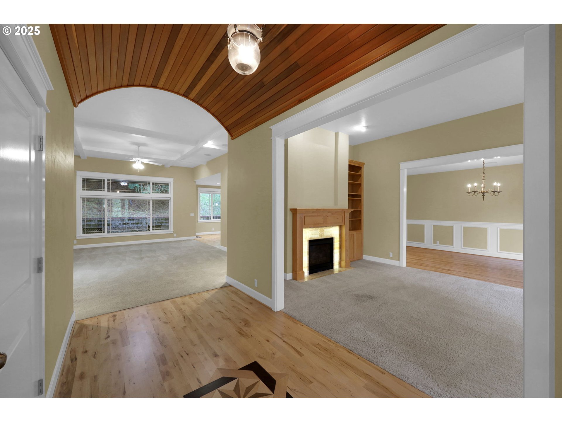 3085 Summit Sky Boulevard Eugene, OR 97405 - Photo 7 of 48 Living Room/Dining Room
