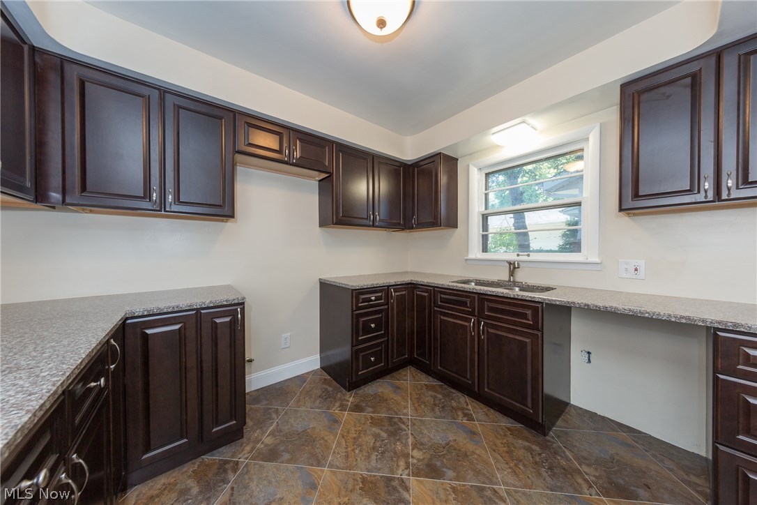 3680 Langton Road Cleveland, OH 44121 - Photo 7 of 35