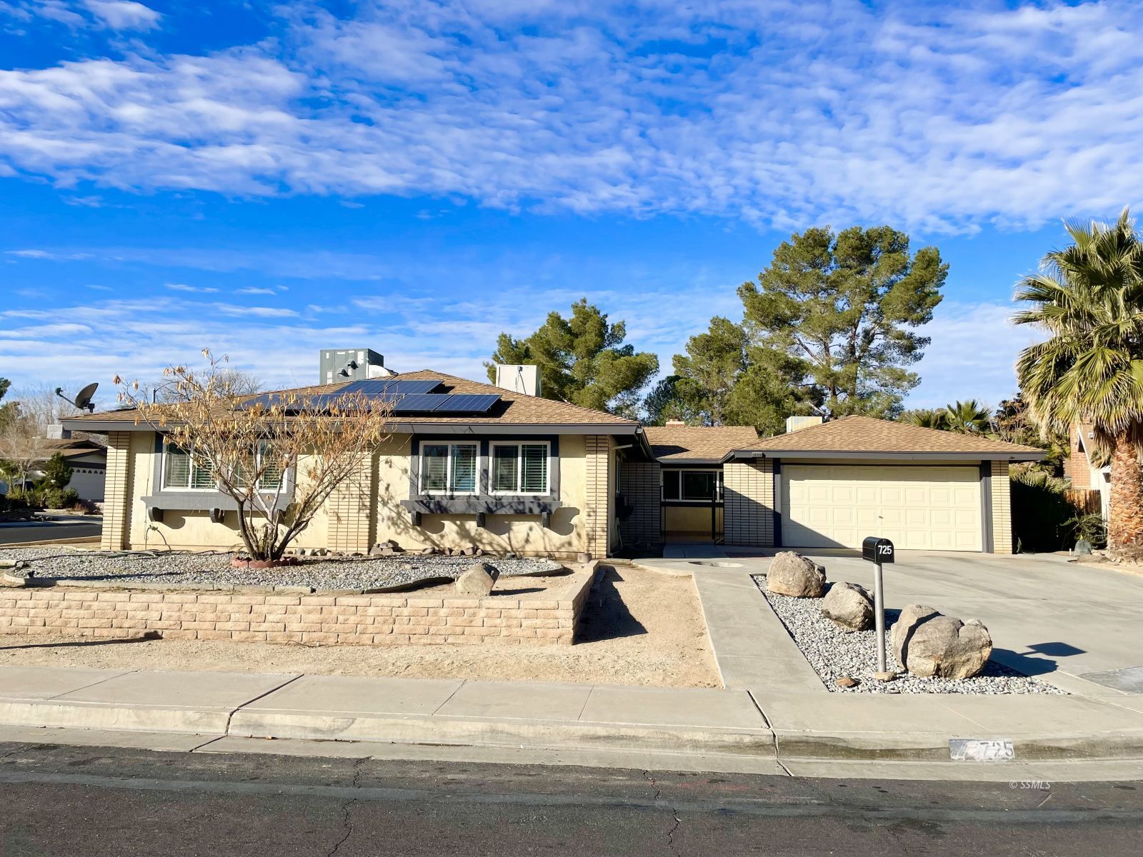 725 Fendrick Circle Ridgecrest, CA 93555 - Photo 1 of 27