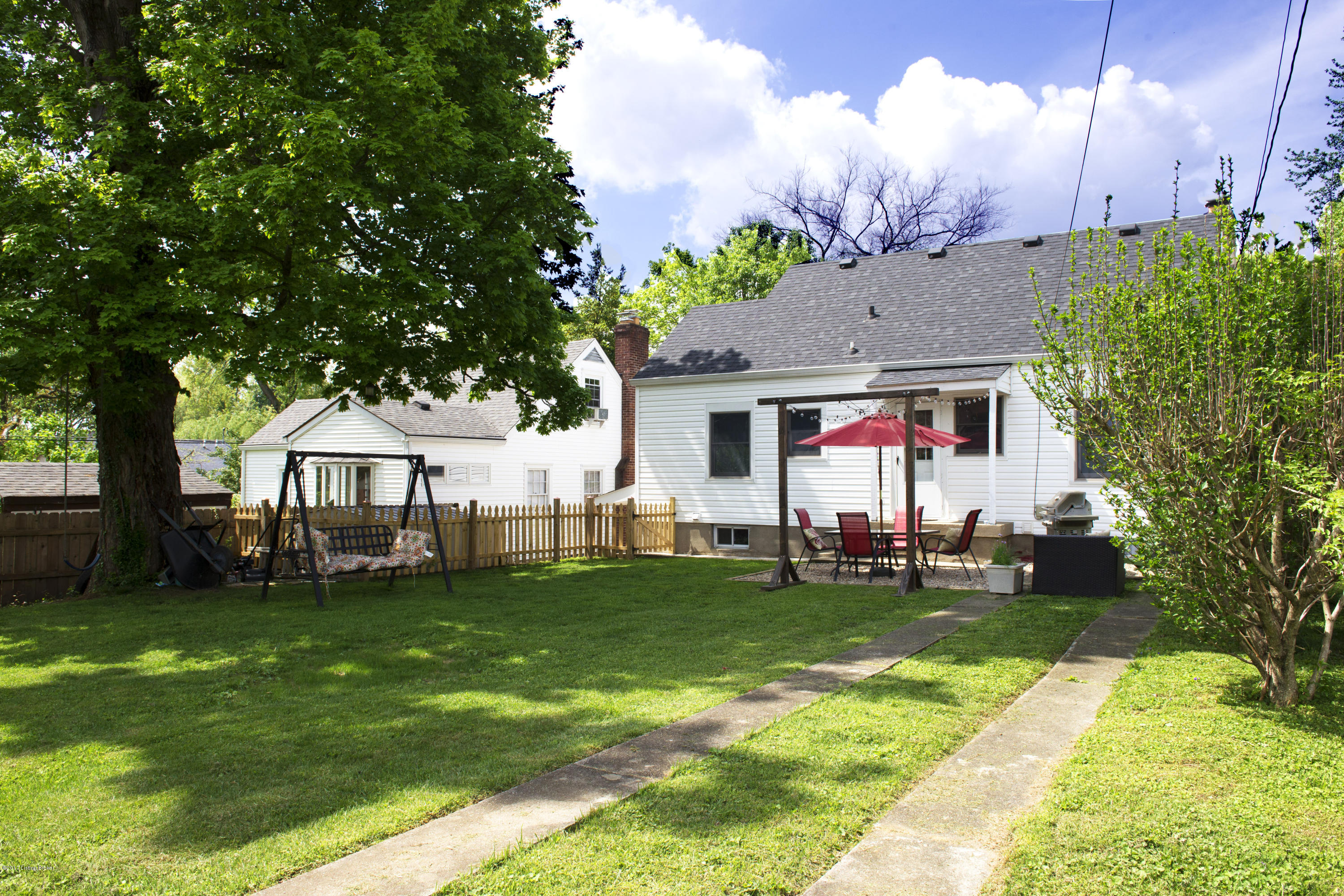 3123 Plover Road Louisville, KY 40213 - Photo 17 of 20 Spacious back yard