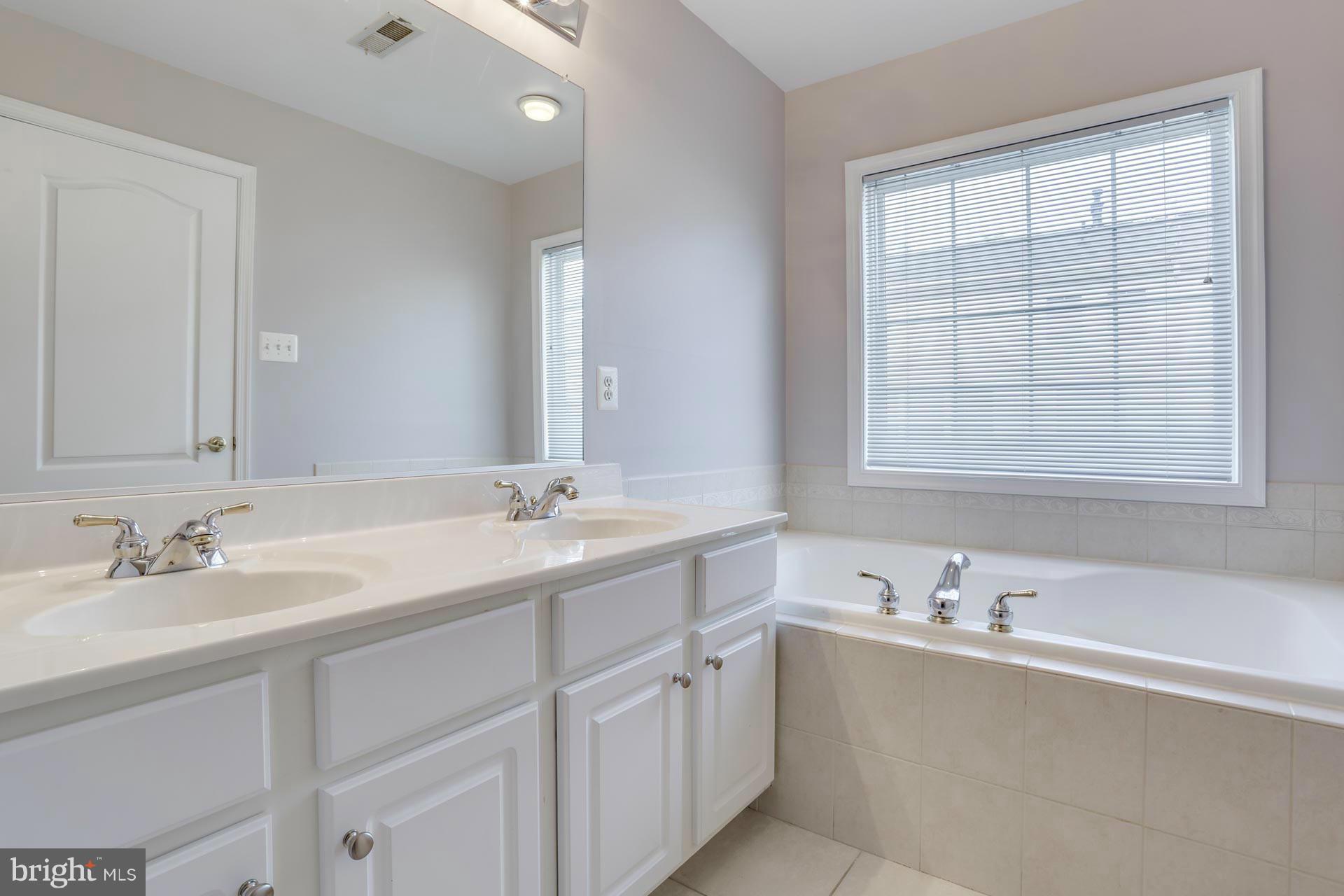 10225 Rutland Round Road, Unit 33 Columbia, MD 21044 - Photo 17 of 30 Bath (Master)