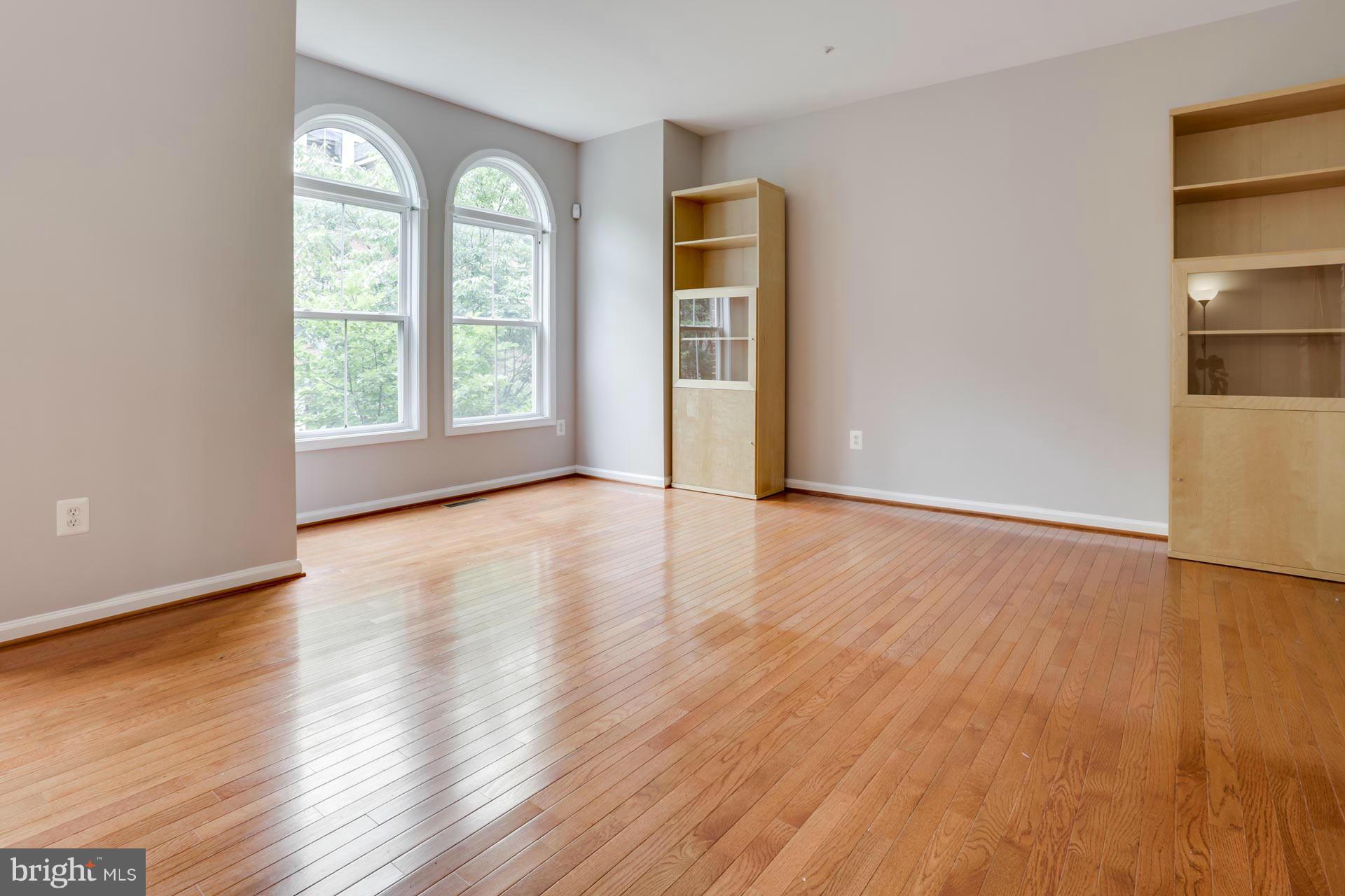 10225 Rutland Round Road, Unit 33 Columbia, MD 21044 - Photo 5 of 30 Living Room