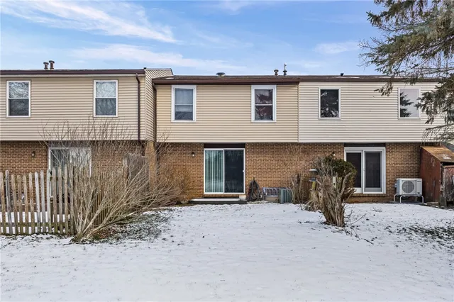 $179,900 | 12 Carriage Court, Farmington, NY 14425