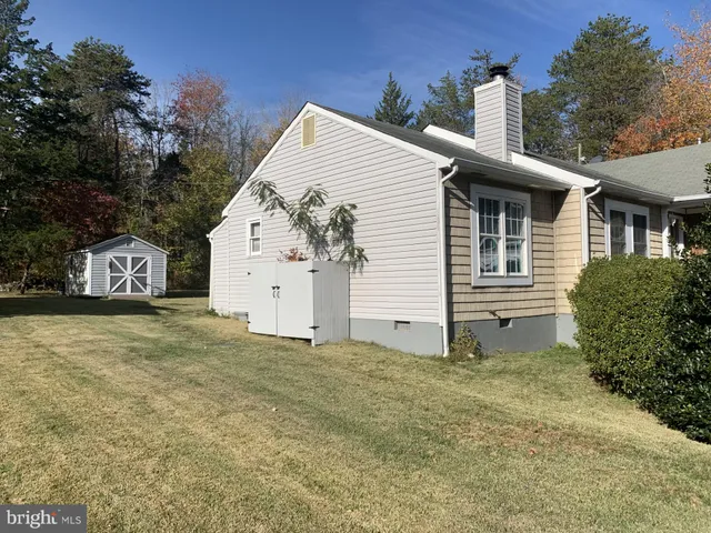 a view of a house with a yard and garage