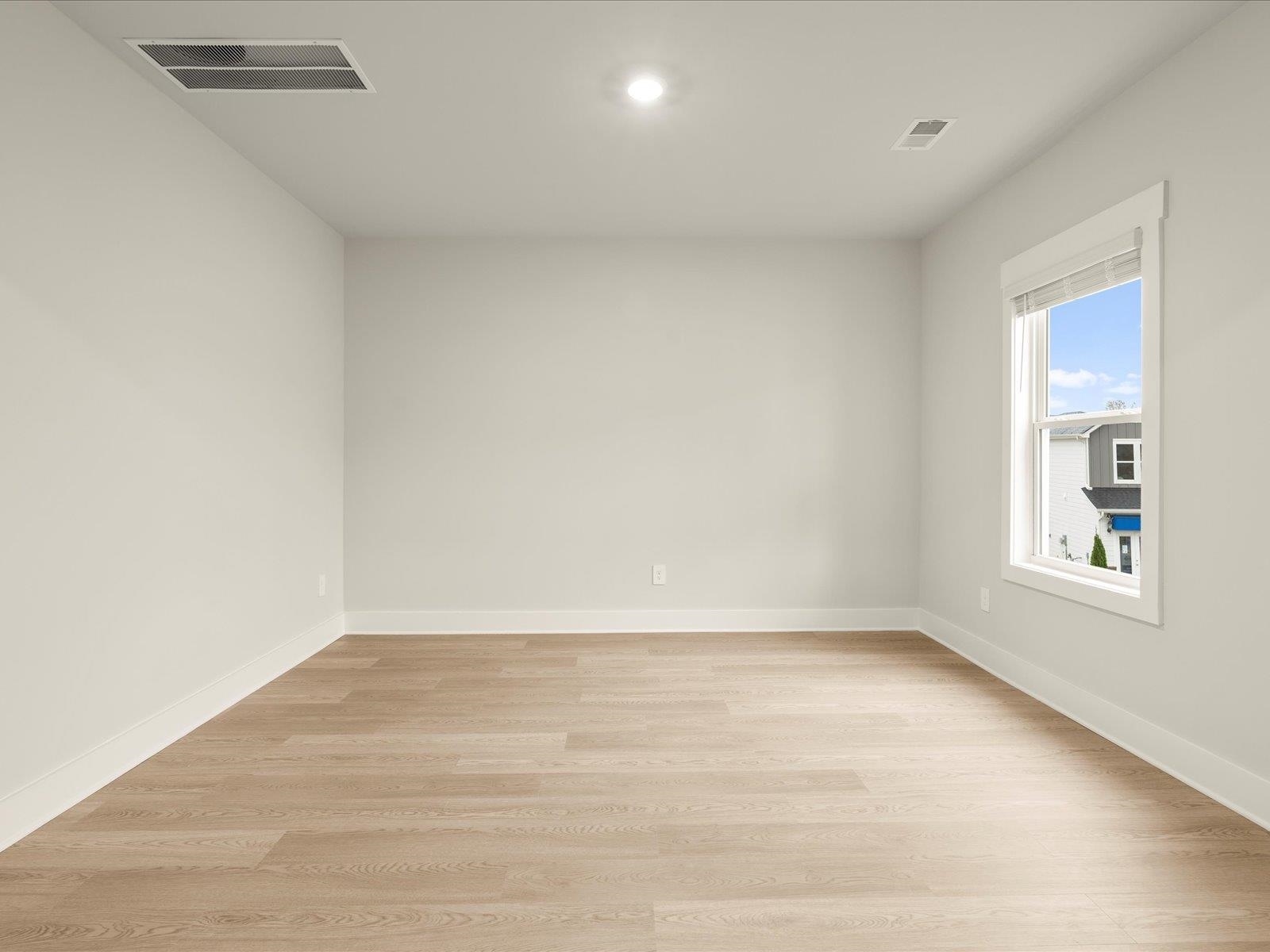 305 Roderick Lane Greenville, SC 29605 - Photo 8 of 46 Gallery Image 8
