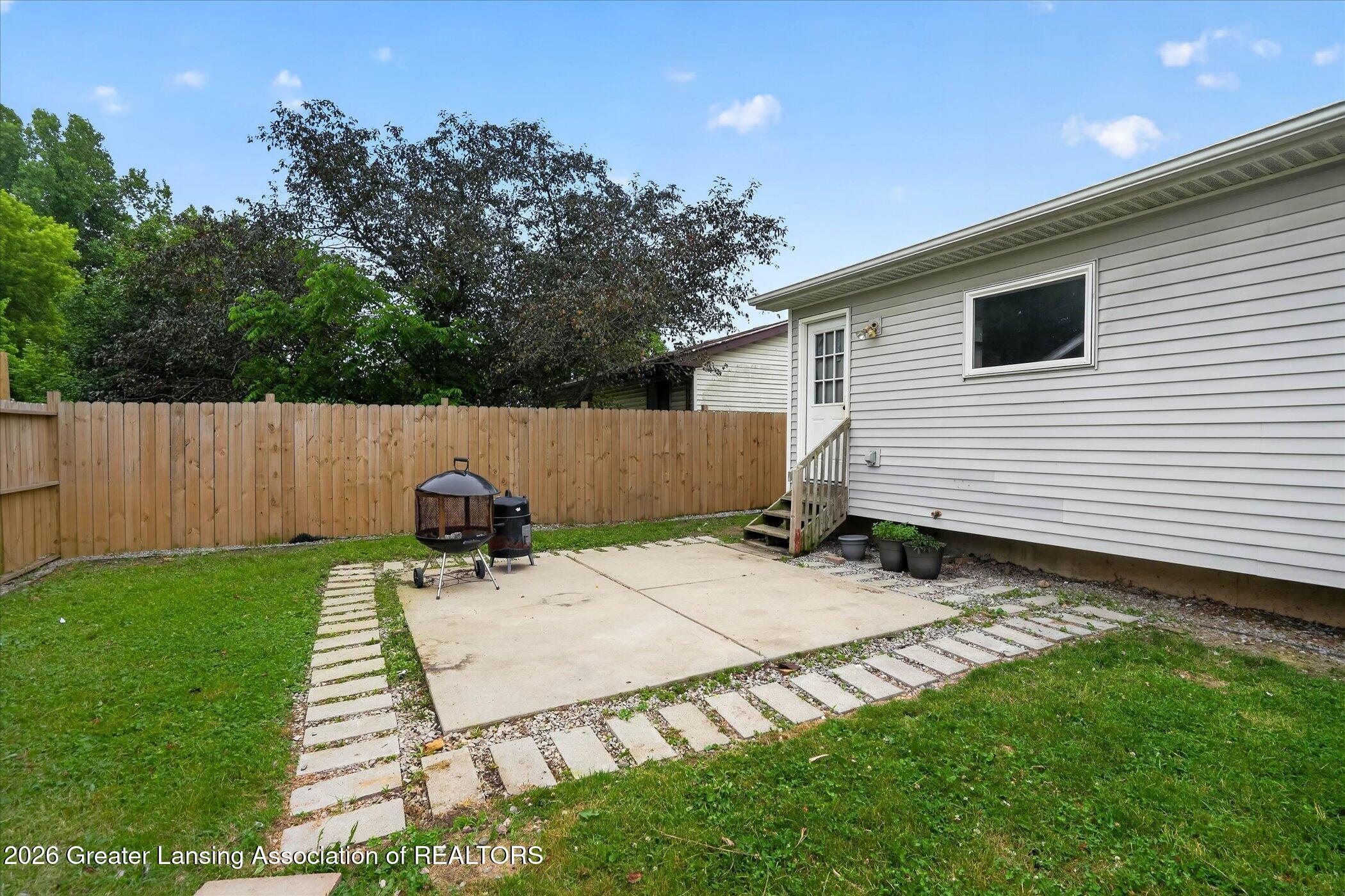 5105 Hughes Road Lansing, MI 48911 - Photo 25 of 26 33-5105-Hughes-Rd-WindowStill-Photograph