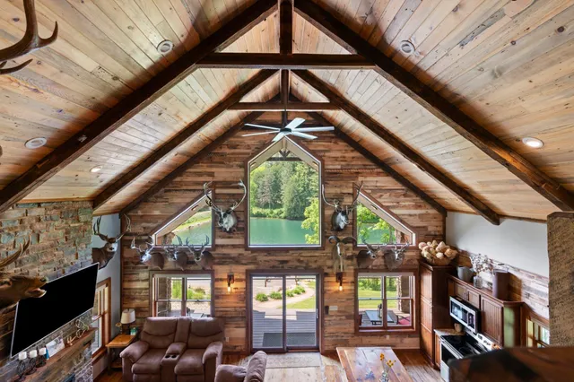 $3,189,000 | 19108 County Street East, Richland Center, WI 53581