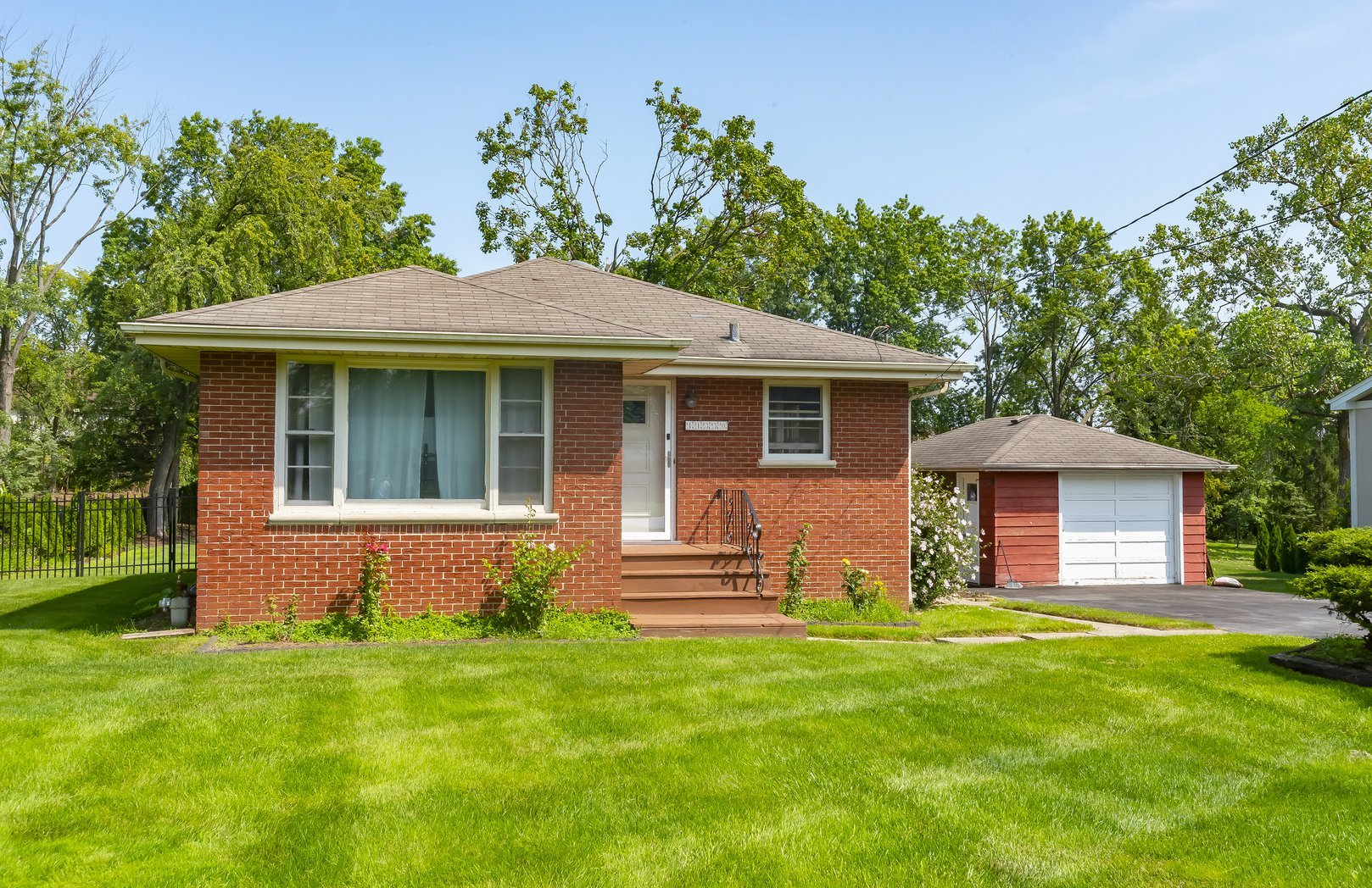 11330 73rd Place Burr Ridge, IL 60527 - Photo 1 of 20 Gallery Image 1