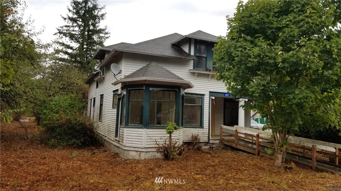 607 Maple Street Hamilton, WA 98255 - Photo 1 of 20 Gallery Image 1