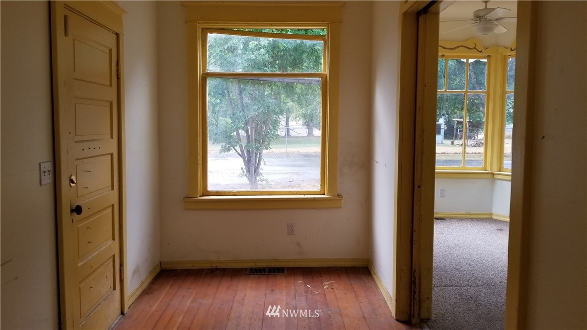 607 Maple Street Hamilton, WA 98255 - Photo 12 of 20 Gallery Image 12