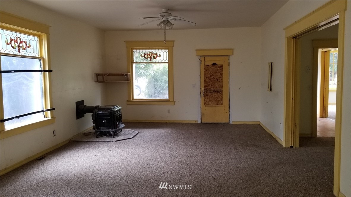 607 Maple Street Hamilton, WA 98255 - Photo 3 of 20 Gallery Image 3