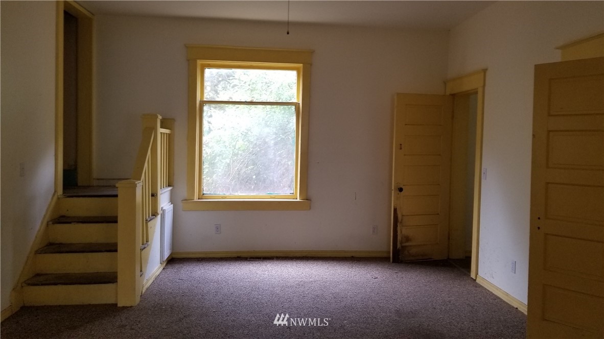 607 Maple Street Hamilton, WA 98255 - Photo 5 of 20 Gallery Image 5