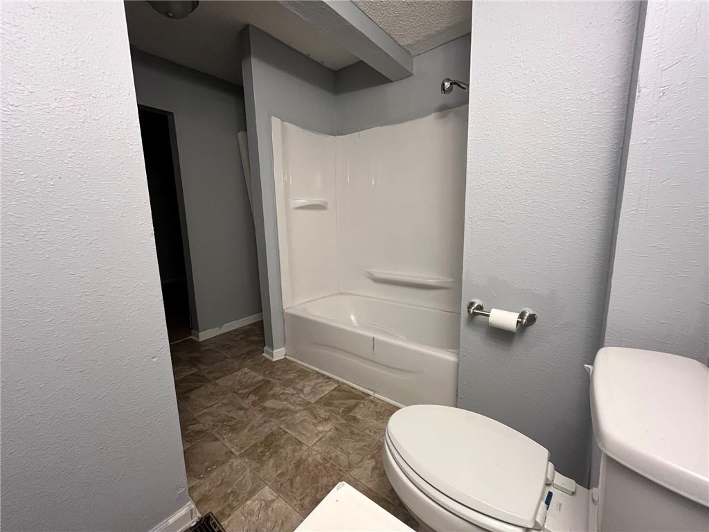 207 Woodspur Road Irmo, SC 29063 - Photo 8 of 11 Master bath