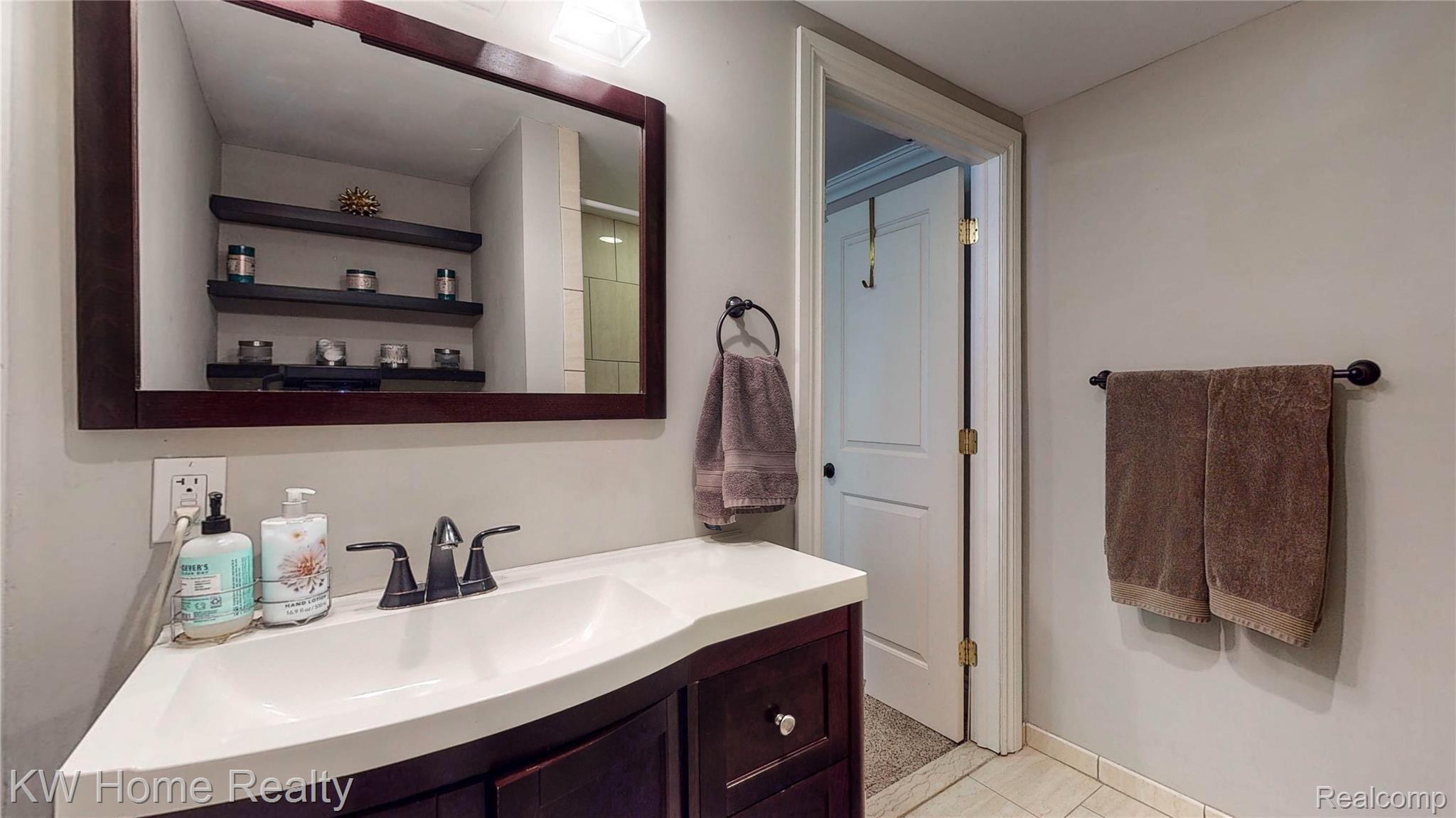 1670 Dorothea Road Berkley, MI 48072 - Photo 16 of 31 Large Master Suite
