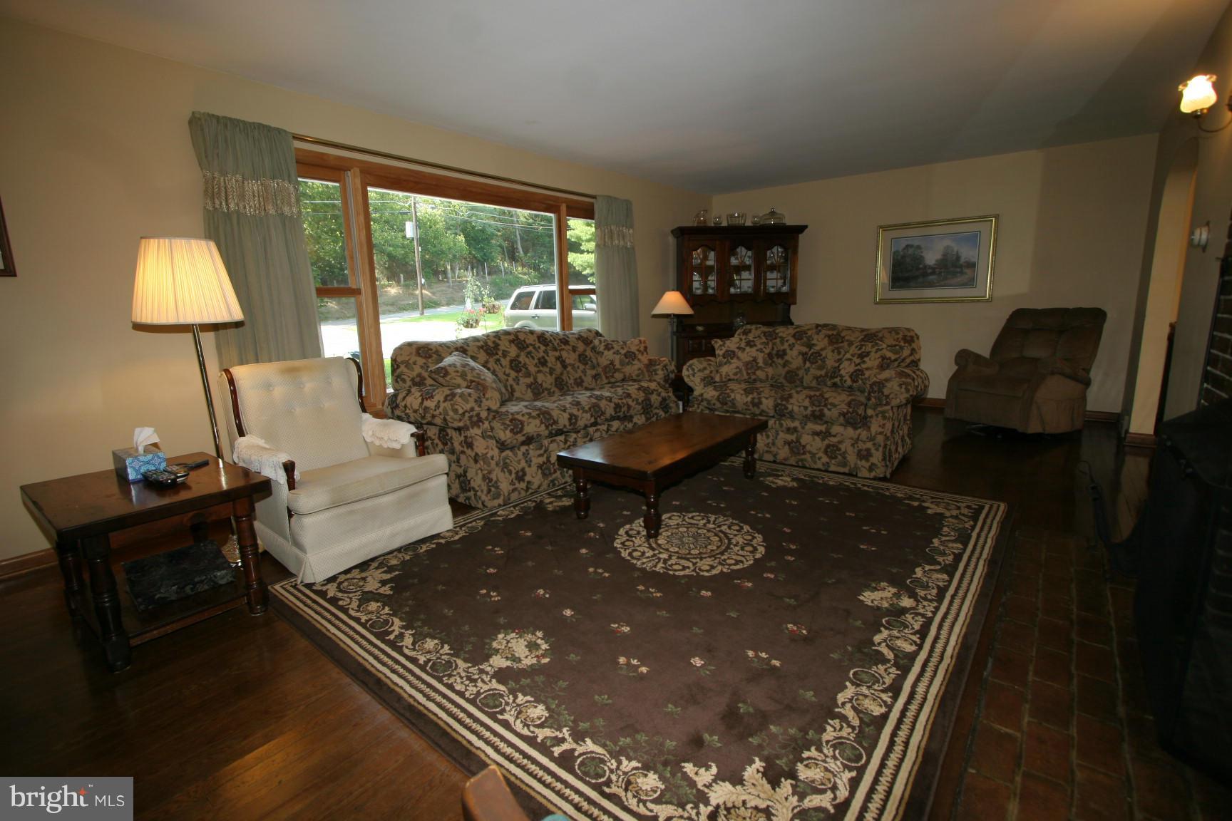 8605 Reichard Road Fairplay, MD 21733 - Photo 14 of 23 Living Room