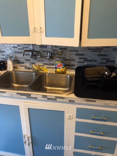 421 South Mission Street Wenatchee, WA 98801 - Photo 2 of 7 a view of appliances and cabinets