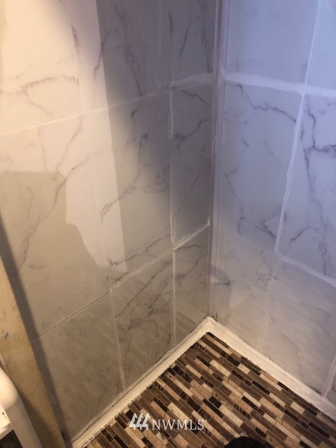 421 South Mission Street Wenatchee, WA 98801 - Photo 5 of 7 a bathroom with a shower
