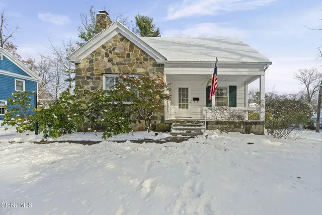 $359,900 | 4 Woodridge Road, Bethlehem, NY 12054