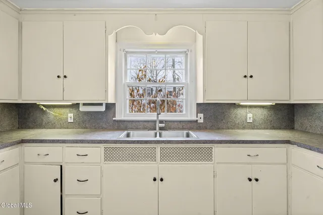 $359,900 | 4 Woodridge Road, Bethlehem, NY 12054